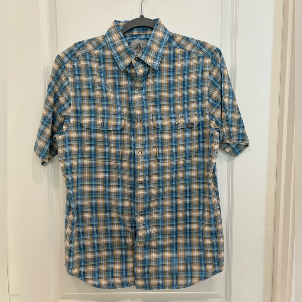 Ascend short sleeve button up